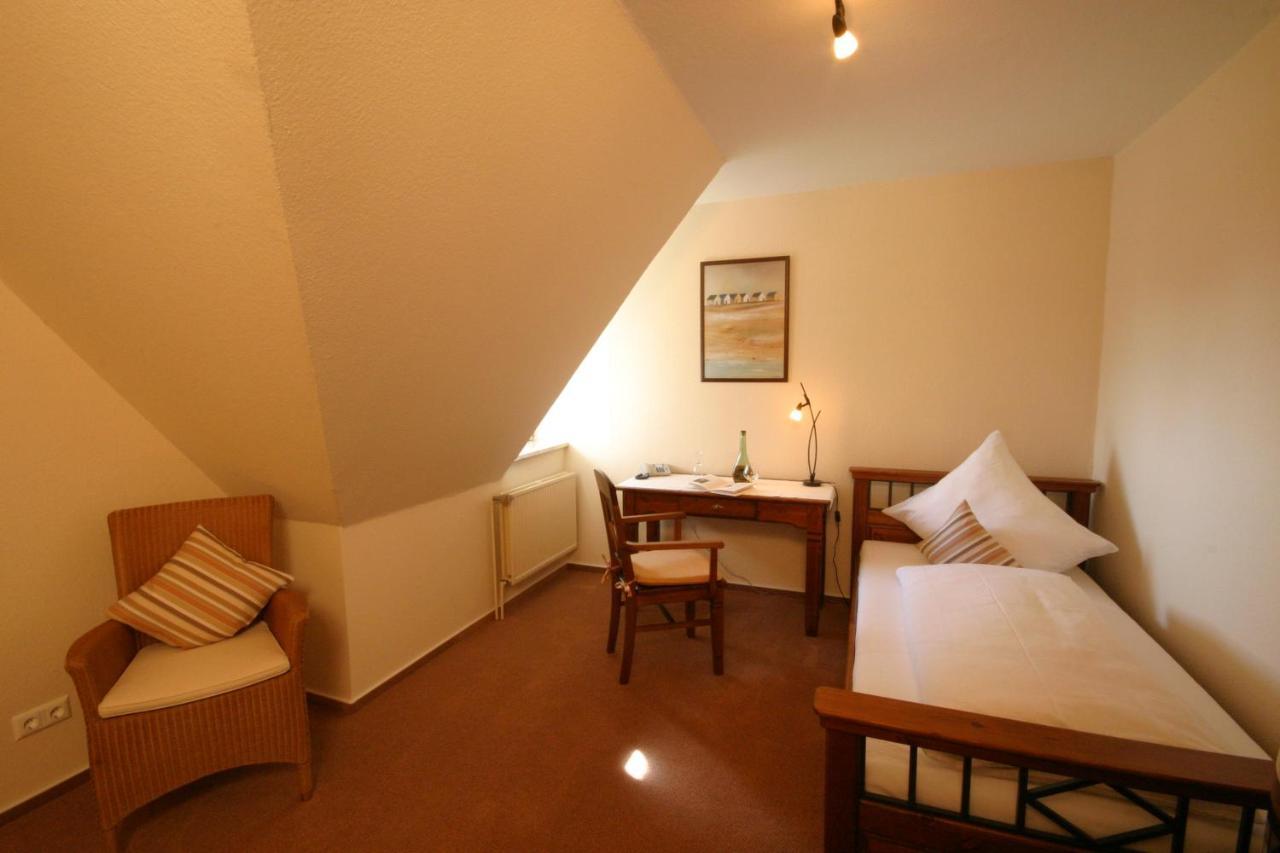 Inselhotel Kapitaen Tadsen / Amrum Nebel Dış mekan fotoğraf